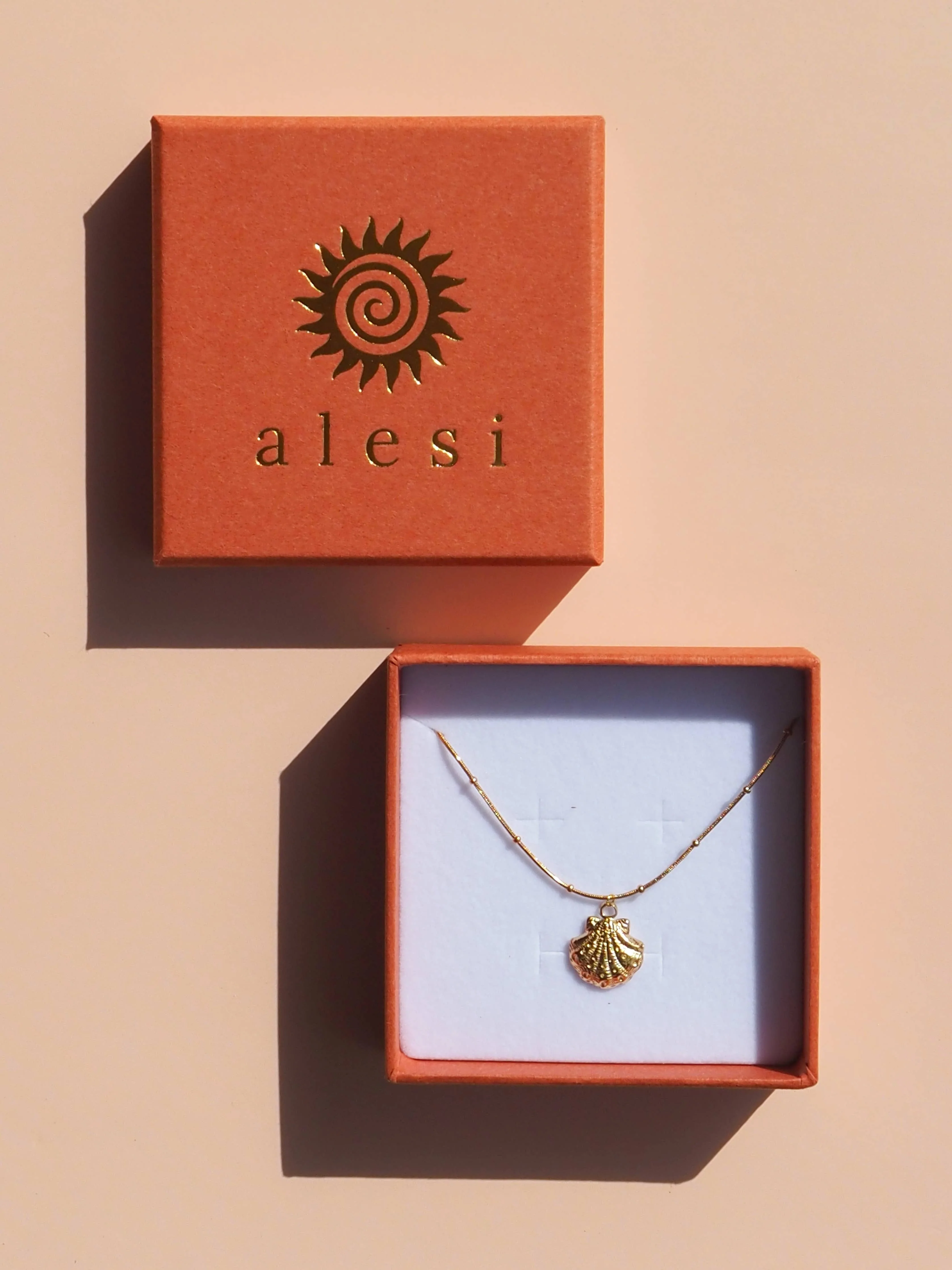 18K Gold Seashell Scallop Satellite Necklace - Image 2