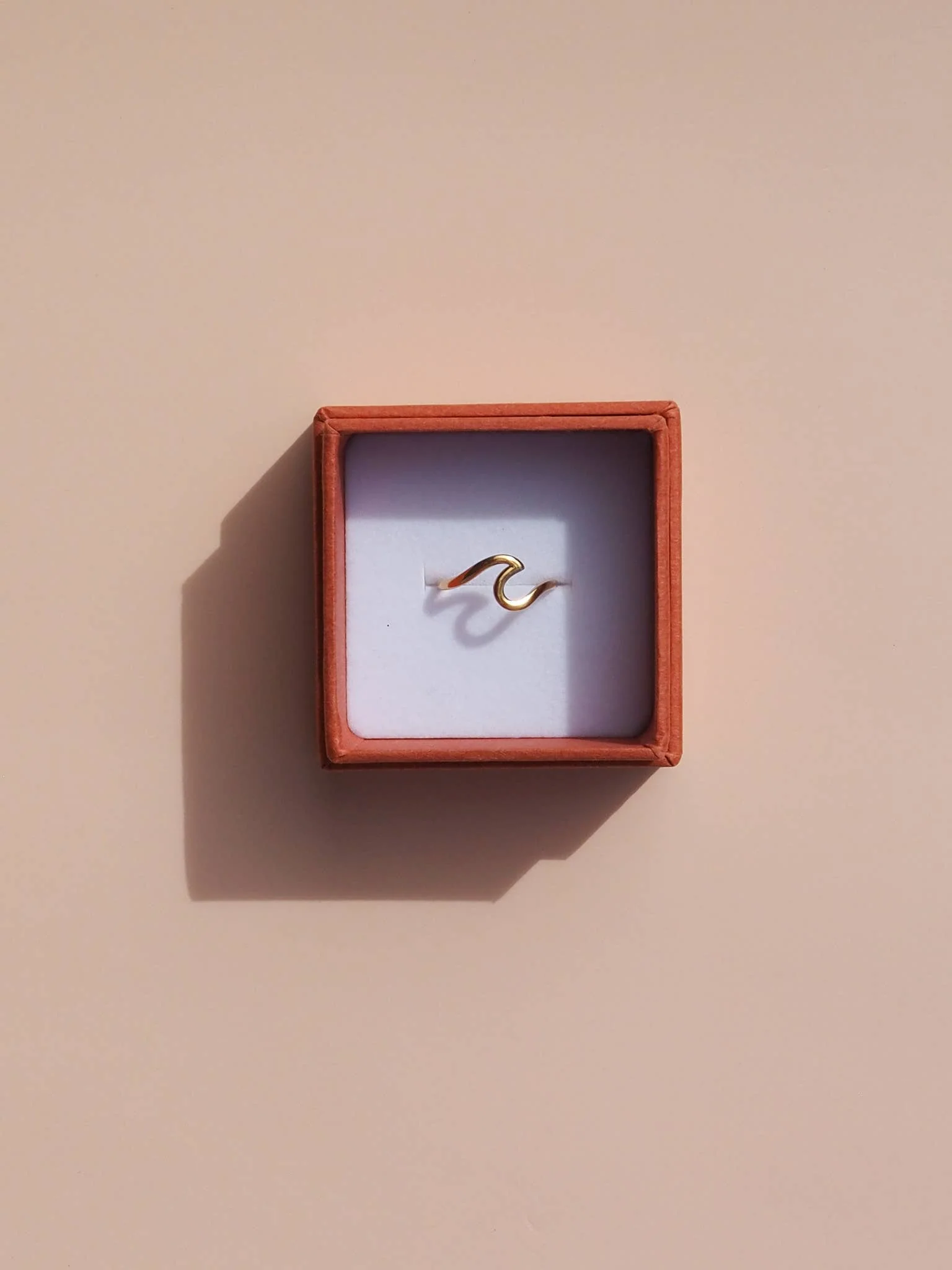 18K Gold Wave Ring Adjustable - Image 2