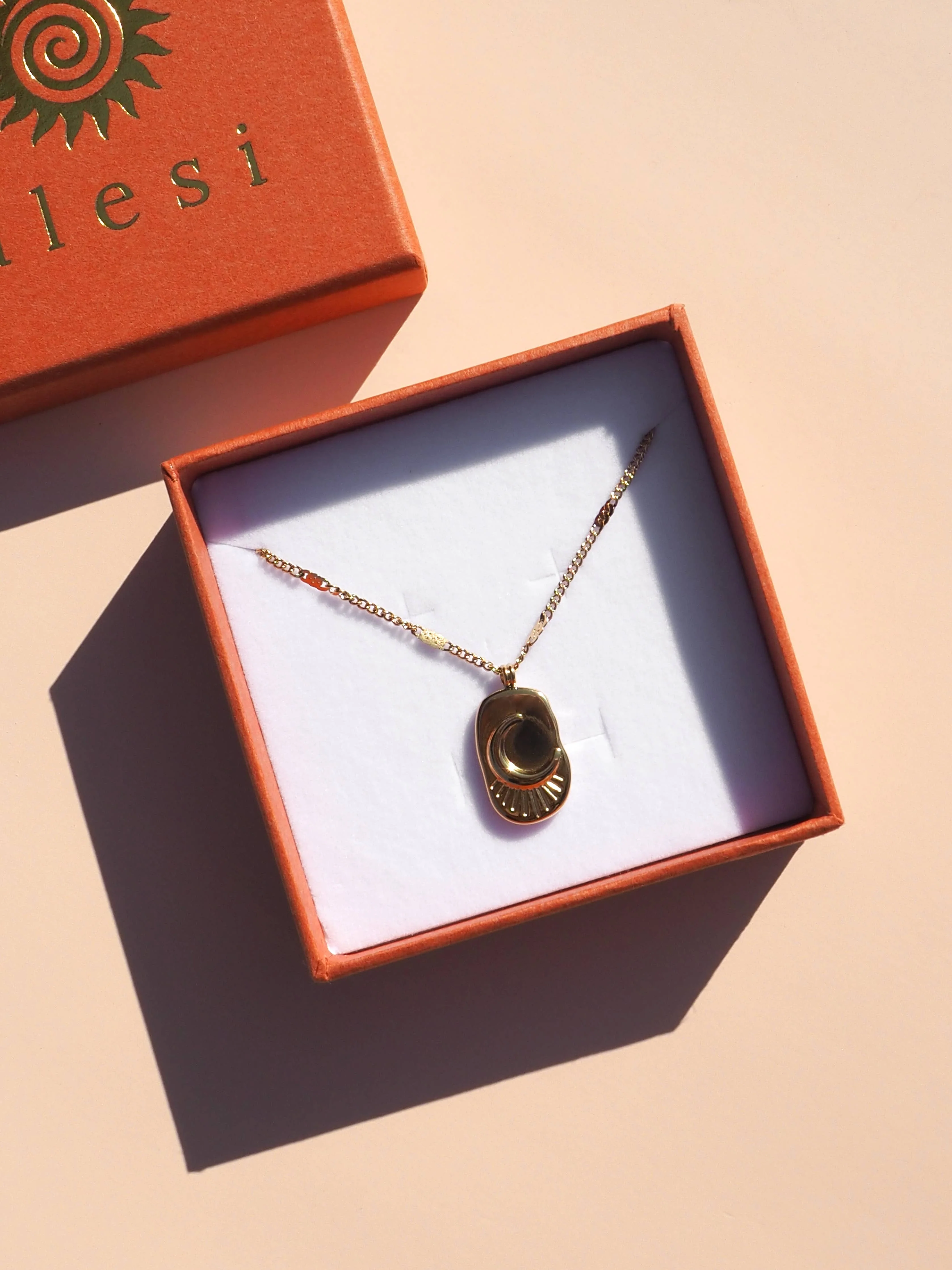 Mother of Pearl Crescent Moon Necklace 18K Gold - Image 4