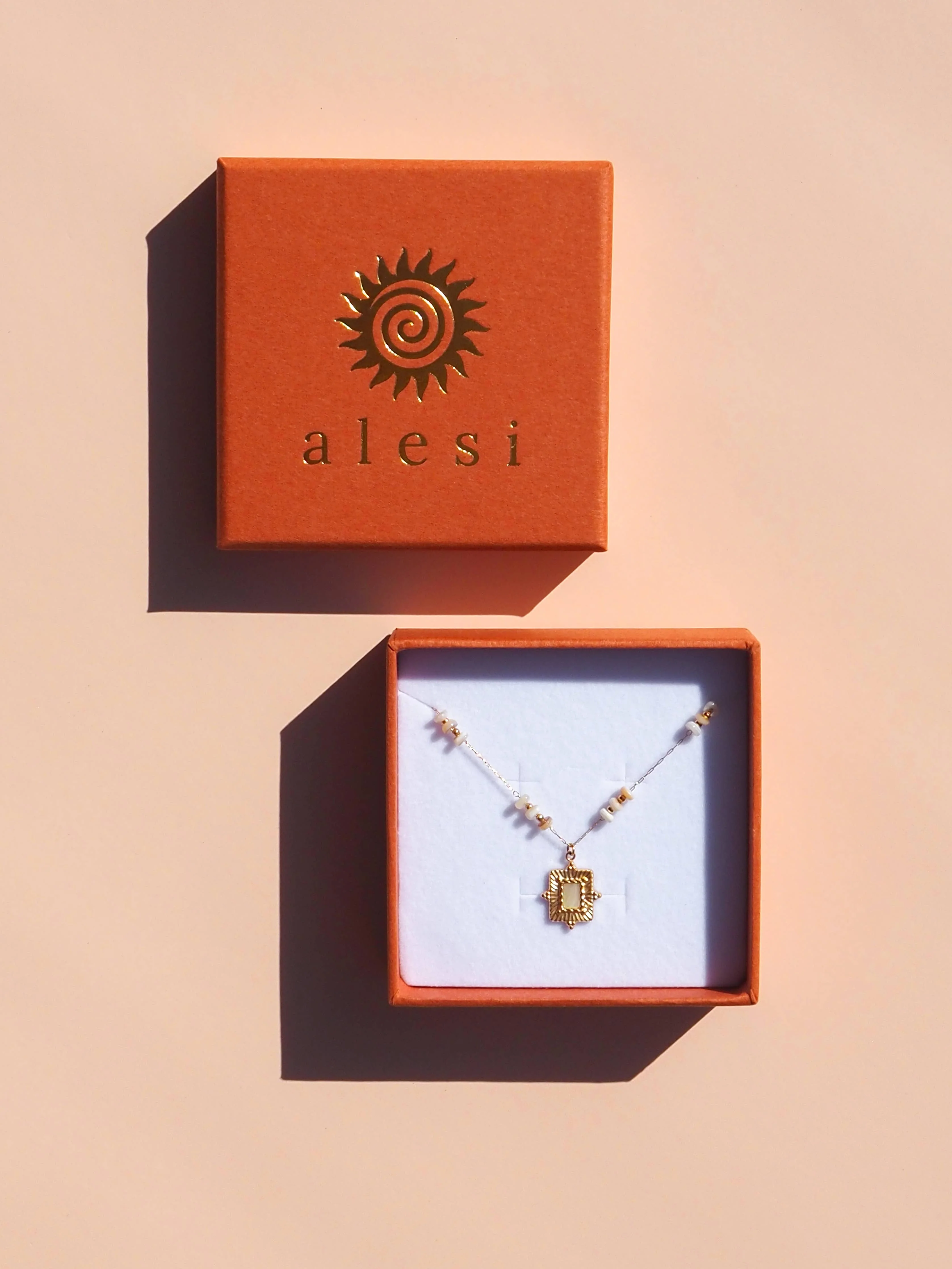 Mother of Pearl Pendant Necklace 18K Gold - Image 2
