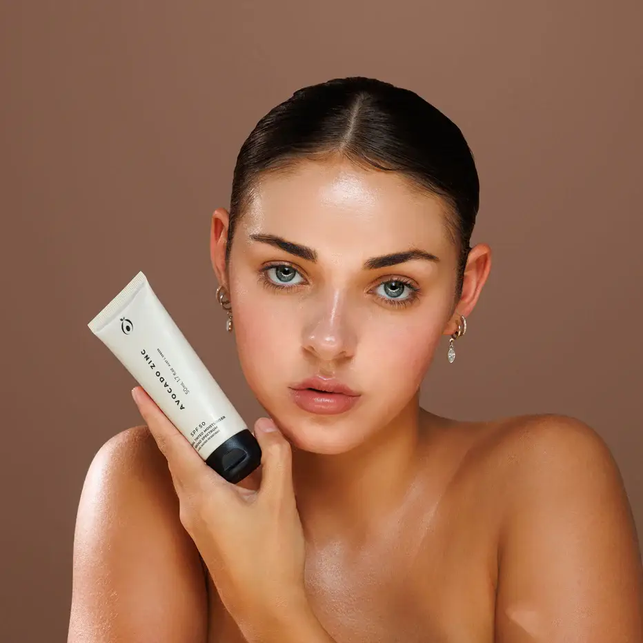 SPF 50 Natural Tinted Moisturiser: Light-Medium - Image 5